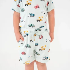 Drawstring Short in City Vehicles