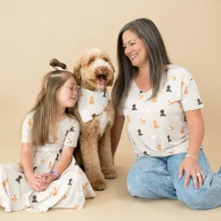 Women’s Relaxed Fit V-Neck in Fluffy Dog