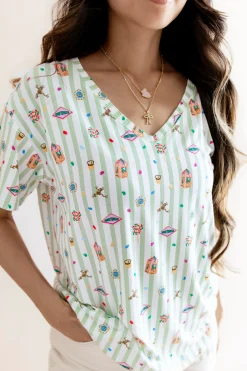 Women's Relaxed Fit V-Neck in Honeydukes